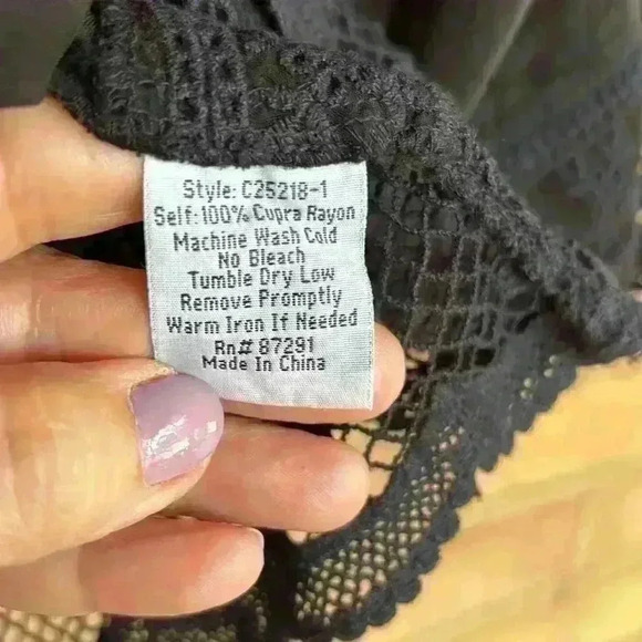 Johnny Was Black 3/4 Sleeve embroidered eyelet tunic style peasant blouse - Picture 10 of 10